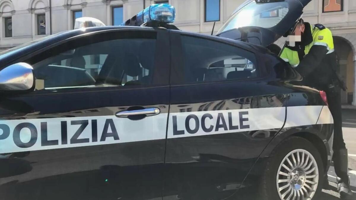 San Donà di Piave. Rapinato mentre preleva al bancomat: caccia al malvivente - 