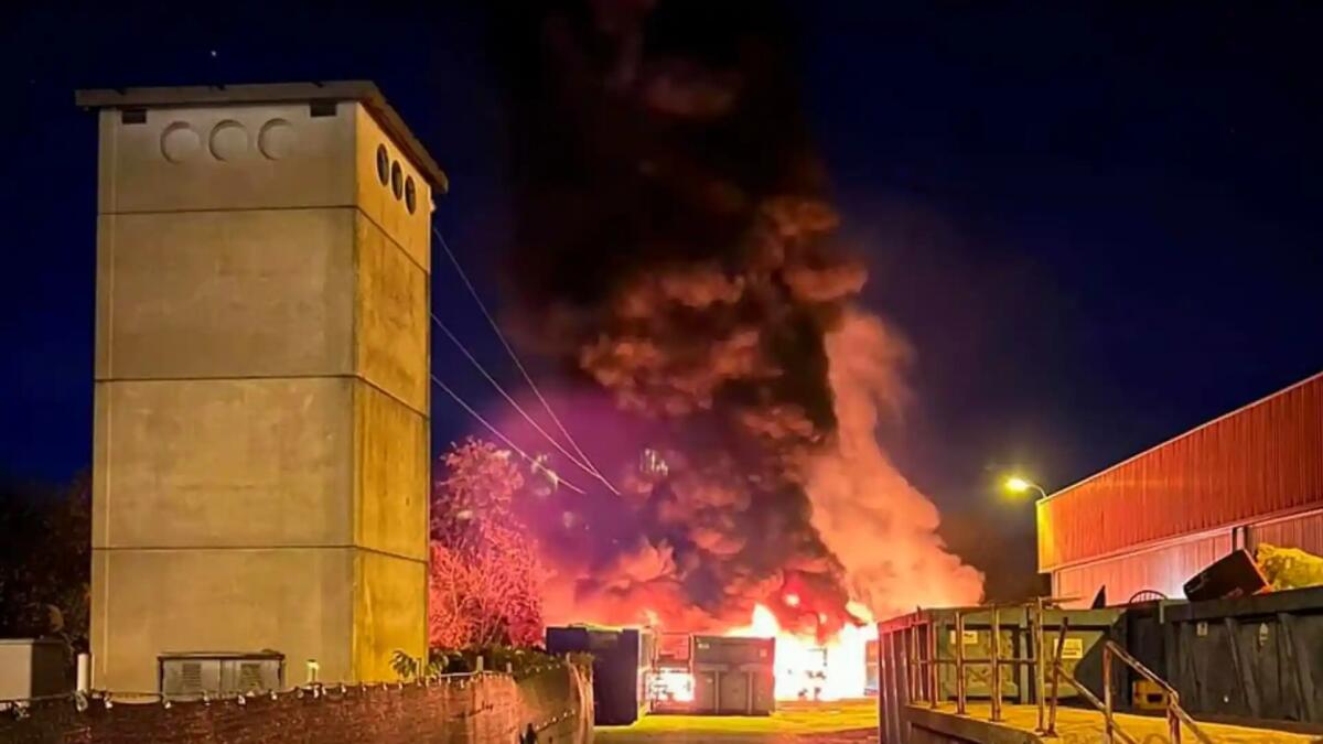Incendio a Buja, brucia un container al Centro di Raccolta Comunale - 