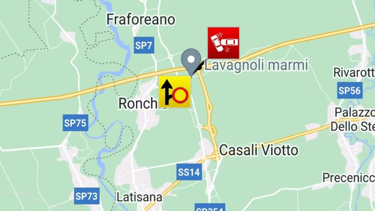 Auto ribaltata in A4 in uscita a Latisana, chiuso lo svincolo dell'autostrada -