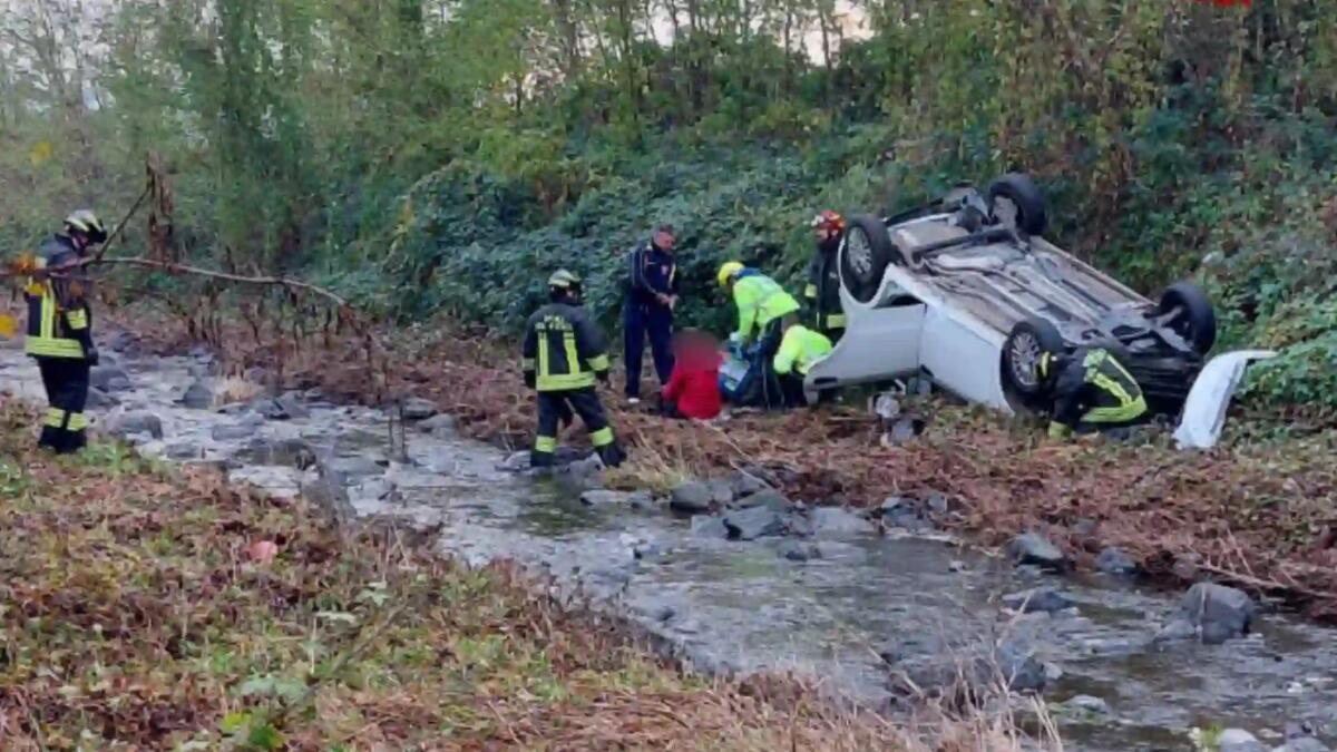 Perde il controllo dell'auto e finisce rovesciata nel torrente: ferita una donna - 