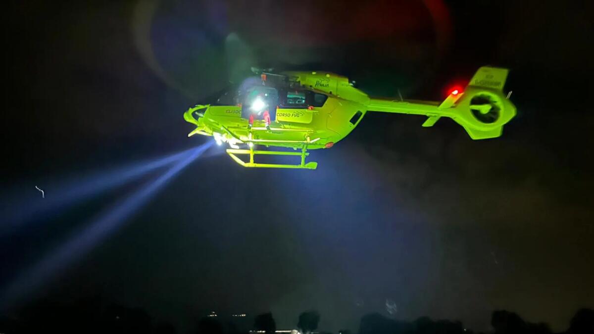 Cade e vola per 5 metri dal tetto del capannone a Carlino: ferito 80enne - 