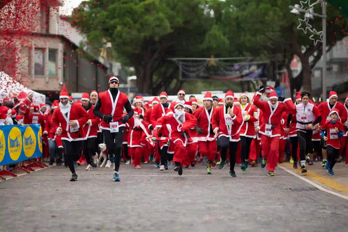 La corsa dei Babbi Natale a Jesolo triplica, anche un percorso per le bikes e uno di gravel - 