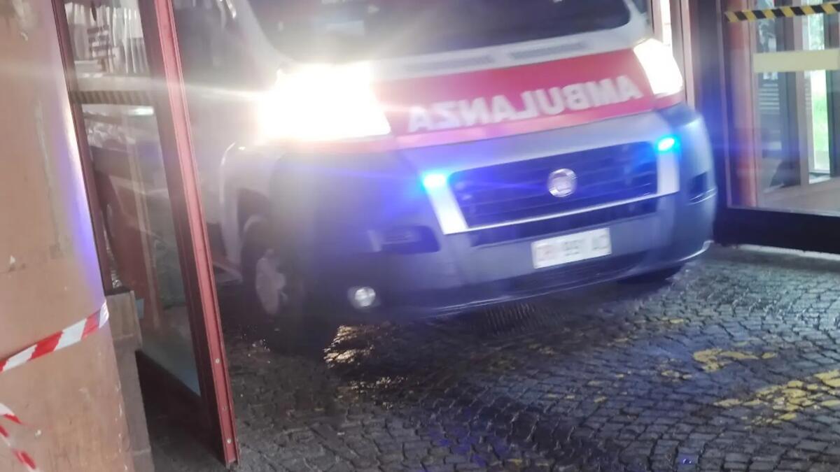 Investita in bici da un'auto a Udine: una persona in gravissime condizioni - 