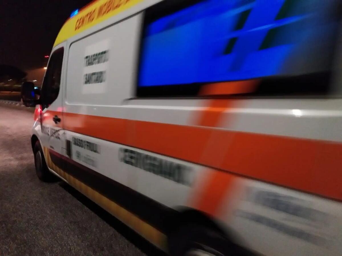 Investita mentre cammina e sbalzata per diversi metri: ferita 50enne - 