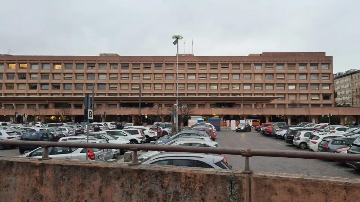 Tenta il furto a un'infermiera in Terapia Intensiva: bloccato 48enne. Addosso due coltelli - 