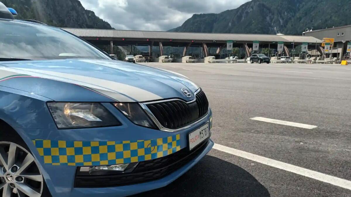 Fermato in A23 perché non paga l’autostrada, si scopre che deve scontare 1 anno e mezzo di carcere - 