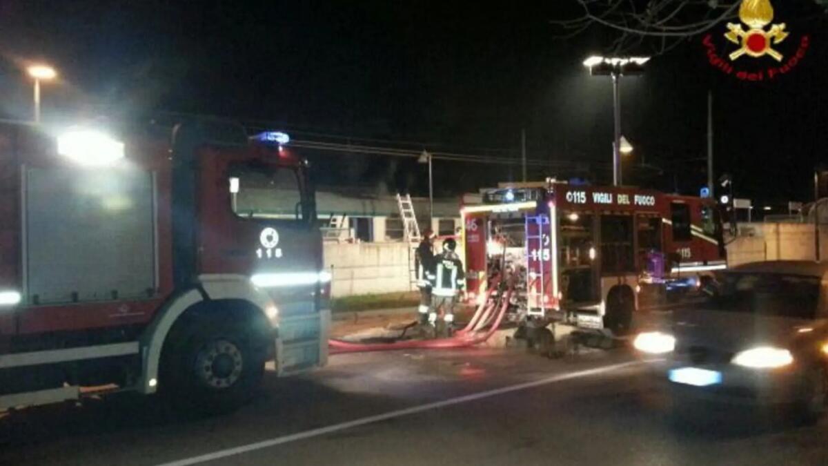 Paura a Ugovizza Valbruna, incendio in un vagone ferroviario del treno: passeggeri evacuati - 