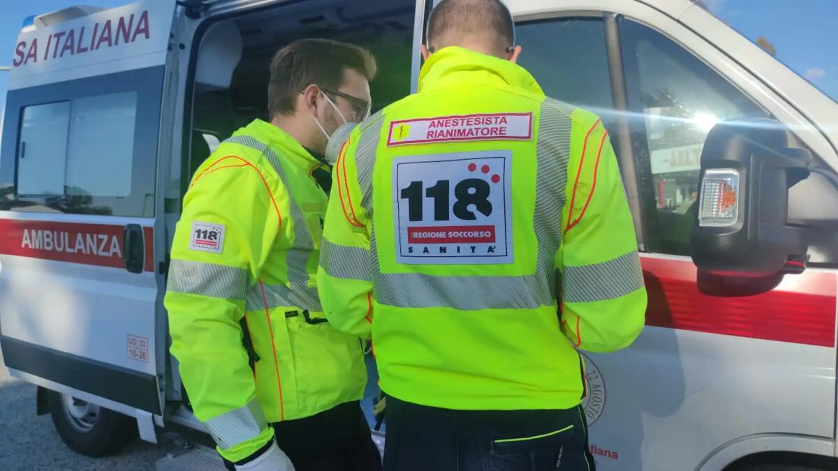 Incidente stradale a Moggio Udinese, auto ribaltata - 