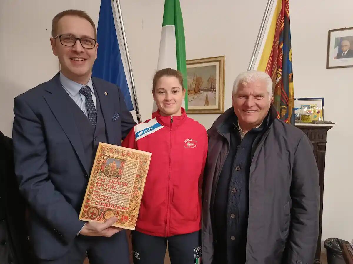 Lorenza De Noni accolta nel municipio coneglianese dal sindaco Fabio Chies - 