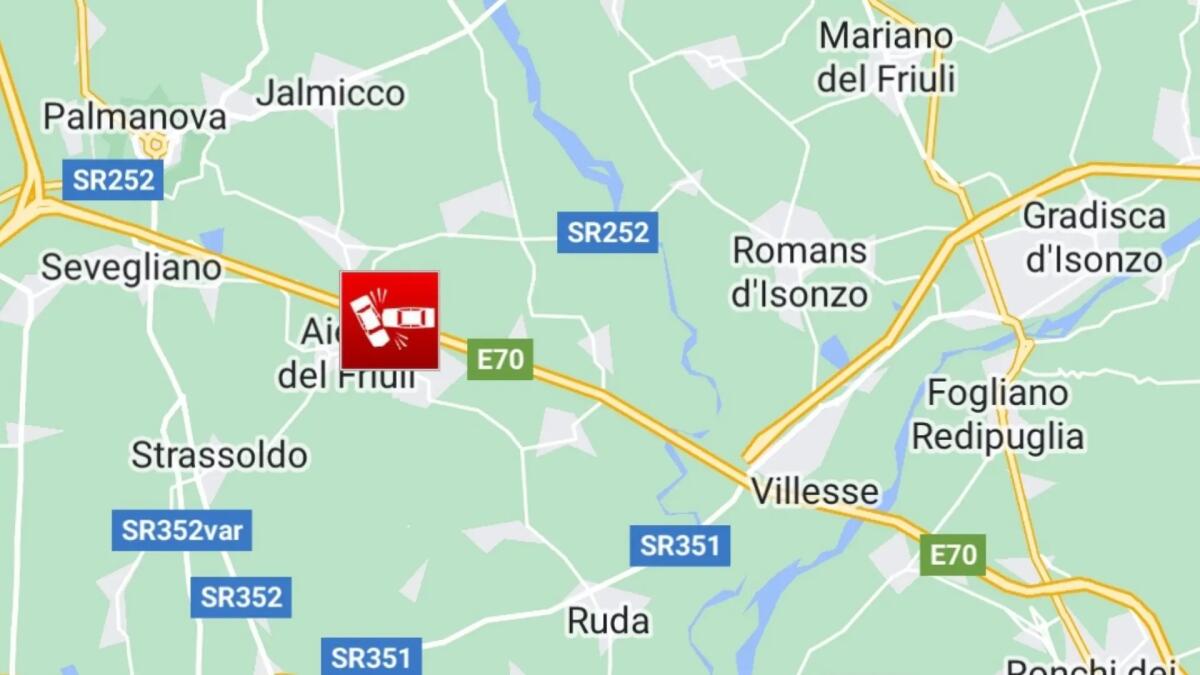 Perde il controllo dell'auto in A4 e si ribalta: donna ferita seriamente - 