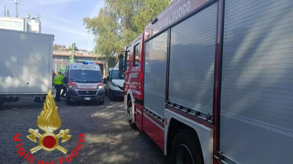 Incidente sul lavoro, morto un autista di 56 anni schiacciato da una lastra di marmo - 