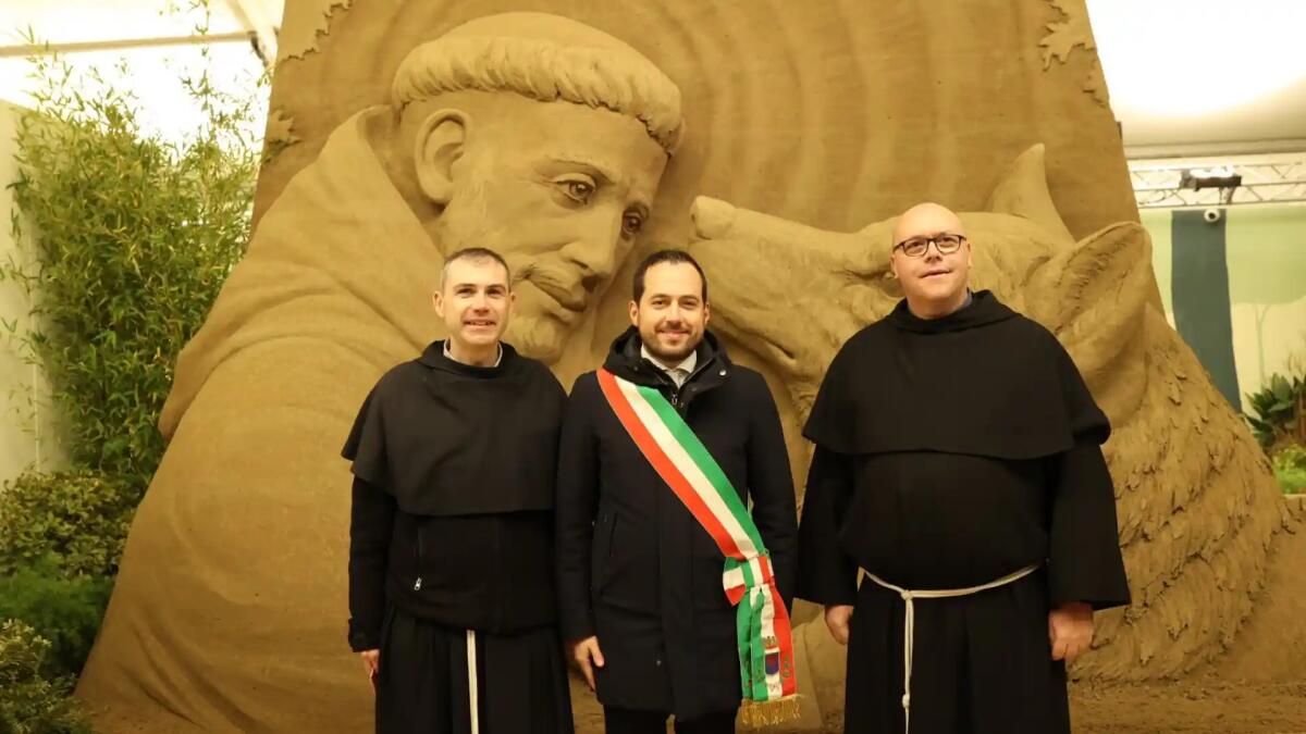 Jesolo, taglio del nastro per il Sand Nativity: aperta la mostra con le sculture di sabbia - 