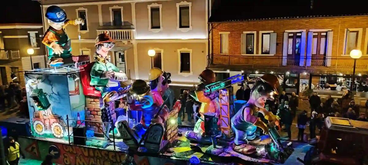 Fiume Veneto. Torna il Magico "Carnevale sotto le stelle" con la sfilata notturna di carri allegorici - 