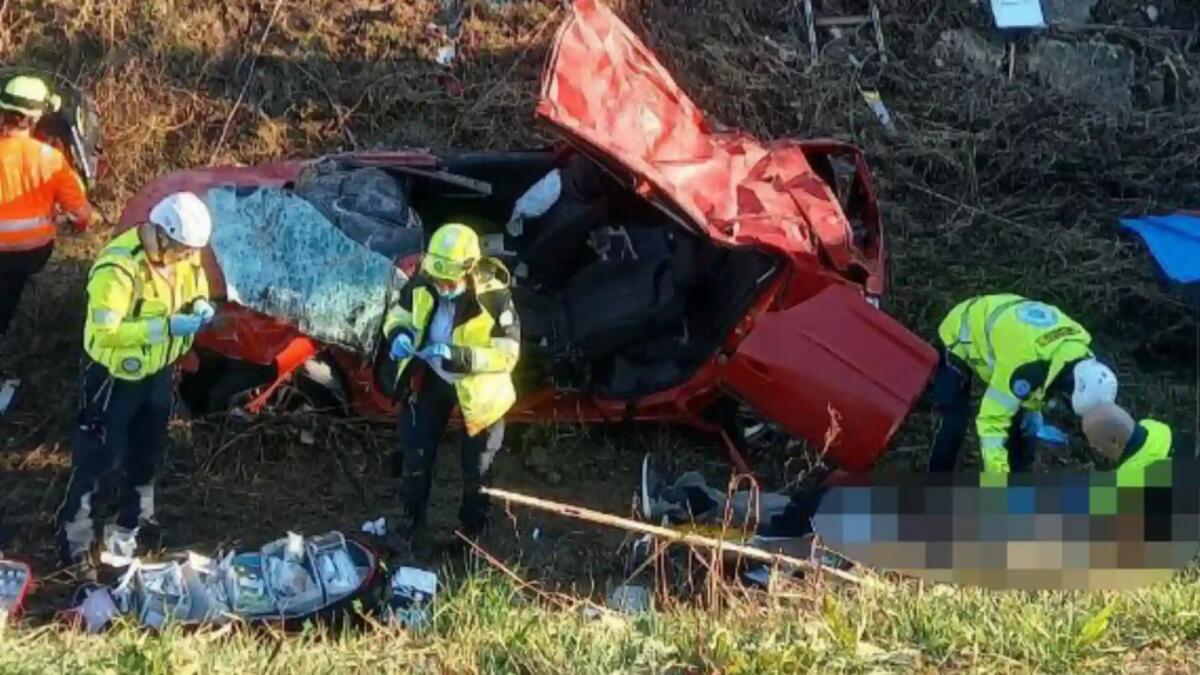 Finisce con l'auto nel fossato ribaltandosi: morto 52enne -