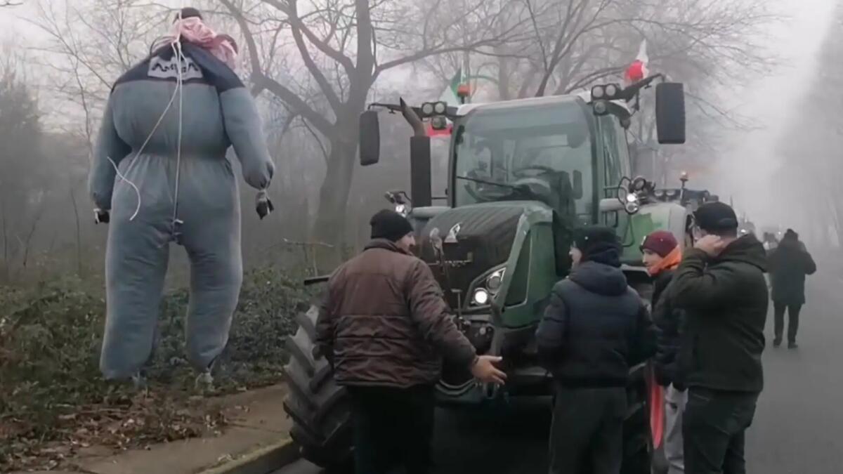 Protesta degli agricoltori: i trattori invadono le strade di Mestre e Marghera - VIDEO -