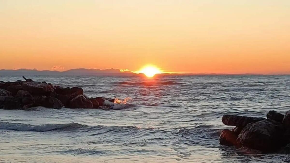 Alba mozzafiato a Bibione: ecco lo spettacolo di colori e suoni. Il video -
