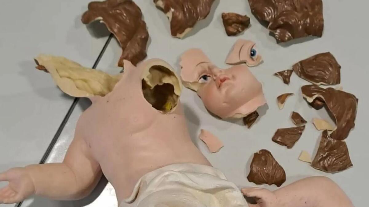 Atto vandalico a Capodanno: disintegrato il Gesù Bambino del Presepe in Piazza - 
