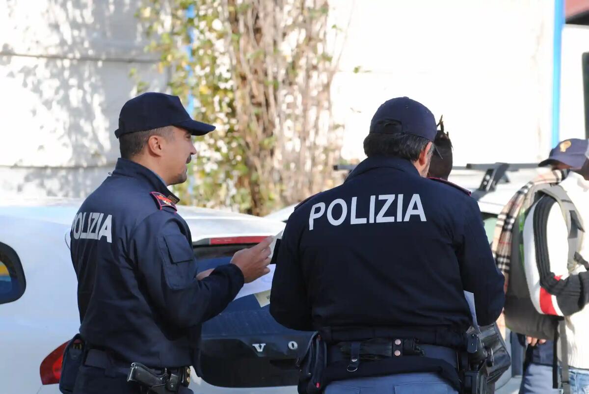 Nascondevano la droga sotto terra, la base operativa dello spaccio nelle aree verdi: arrestati 13 stranieri - 