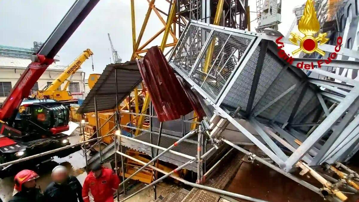 Monfalcone. Crolla il ponteggio nel cantiere navale che travolge gli operai: uno è gravissimo - 