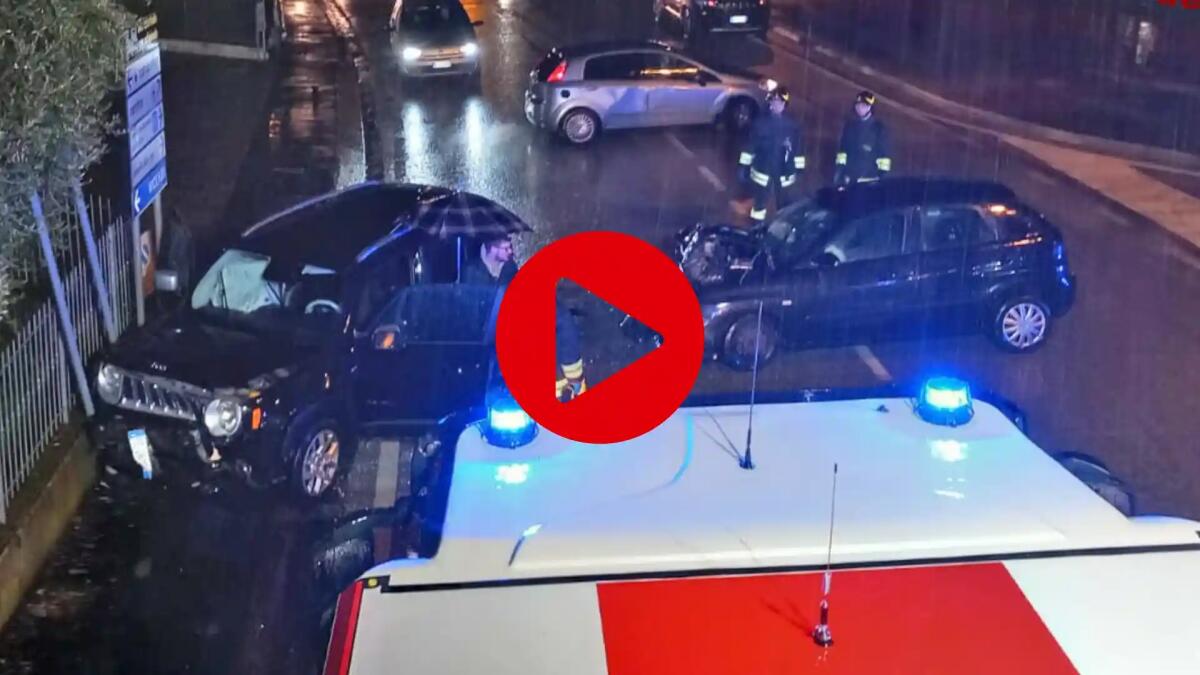 Violento scontro tra due auto a Trissino, una donna finisce in ospedale - 