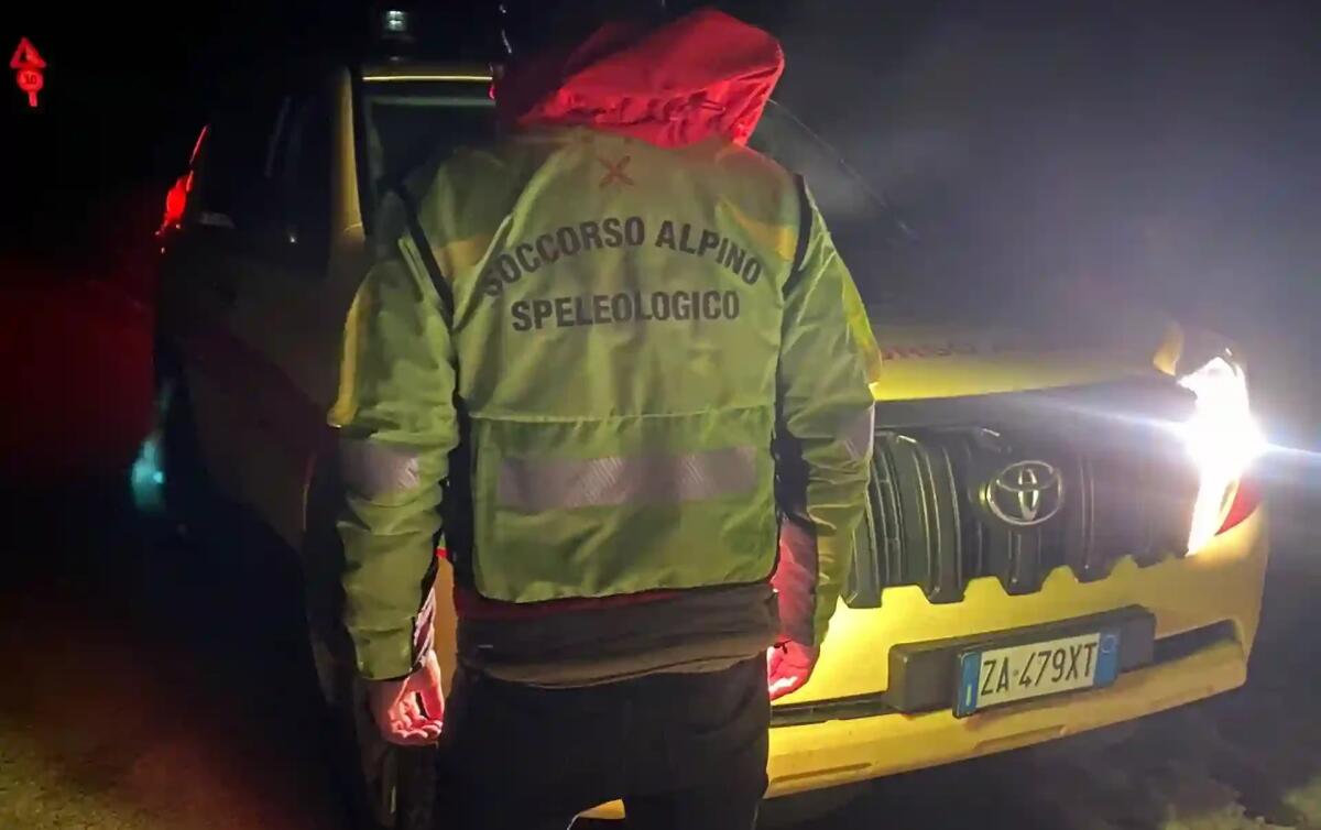Cercano delle scorciatoie, ma si perdono durante la discesa in Val Bartolo - 