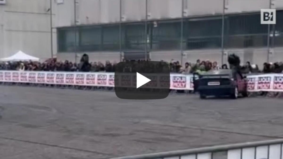 Motor Bike Expo di Verona, auto dello stuntman travolge gli spettatori: 9 feriti. Il video - 