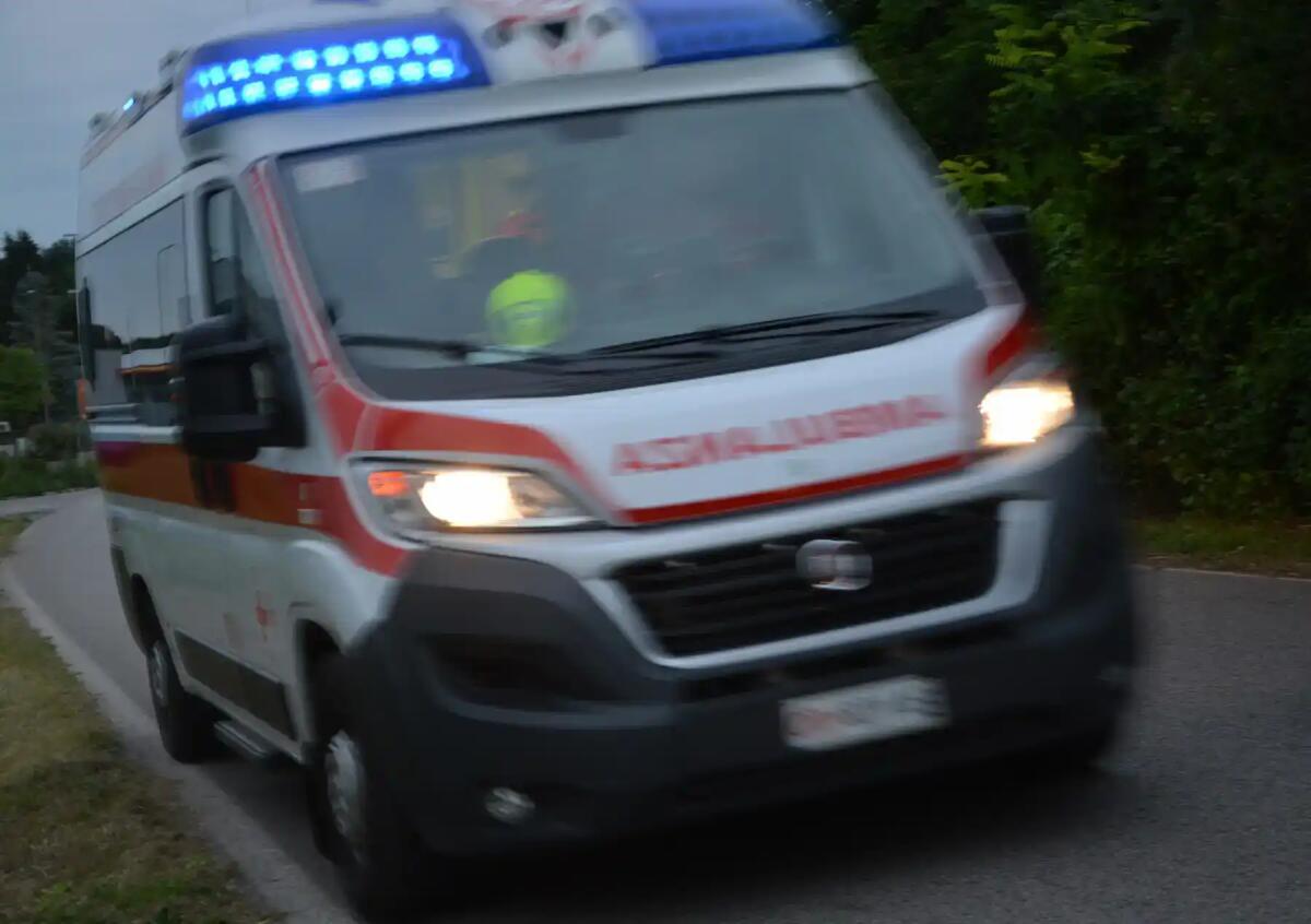 Scontro frontale tra due auto a Monastero di Aquileia: ferite due persone - 