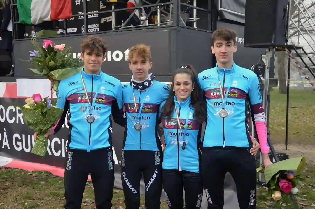 La giovane DP66 medaglia d'argento nel team relay ai campionati italiani ciclocross di Cremona -