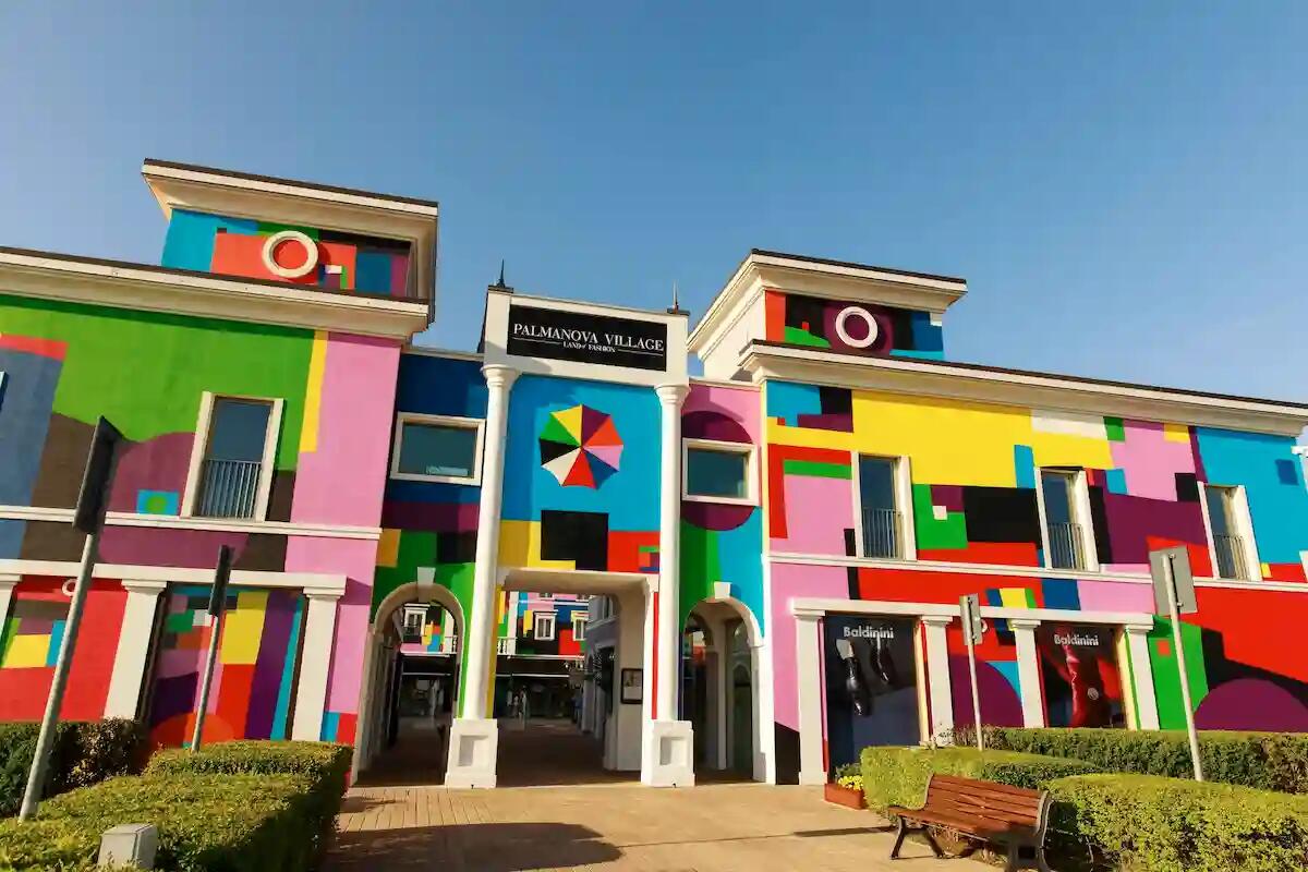 Palmanova Village, boom di stranieri nel primo weekend di saldi - 