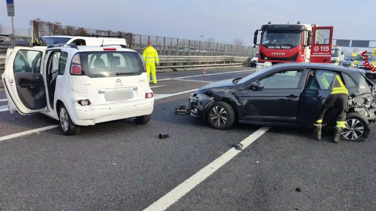 Violento scontro tra due auto in autostrada A4: ferita una donna - 