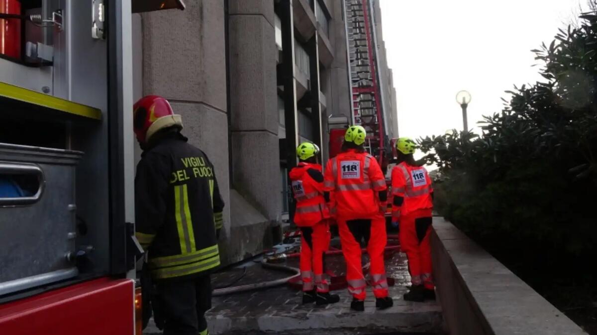 Incendio in uno stabile di 10 piani in Via Giulia a Trieste - 