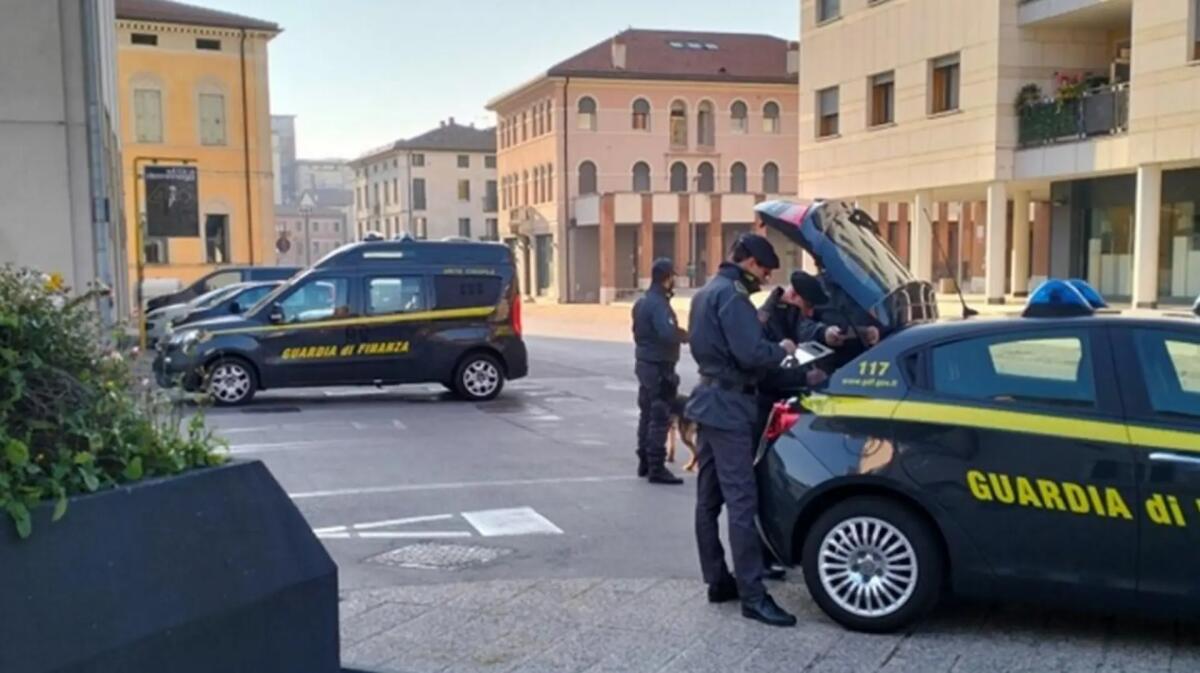 Beccate sei lavoratrici in nero nei centri massaggi cinesi - 