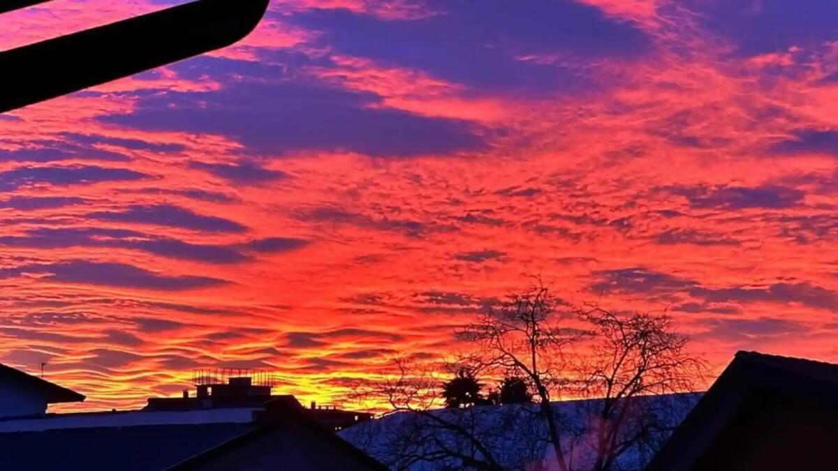 Alba rosso fuoco a Nordest, le spettacolari foto invadono il web -