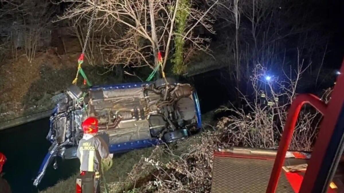 Tragedia a Gemona, auto vola nel Ledra: morto il 20enne Matteo Pittana - 