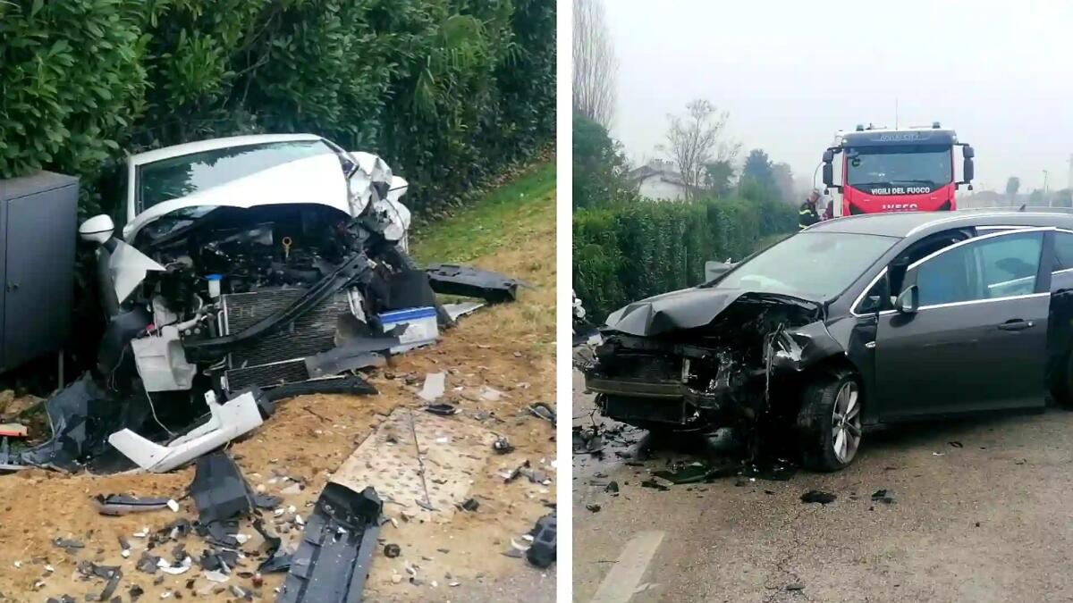 Scontro frontale tra due auto, una finisce nel fossato: due feriti - 