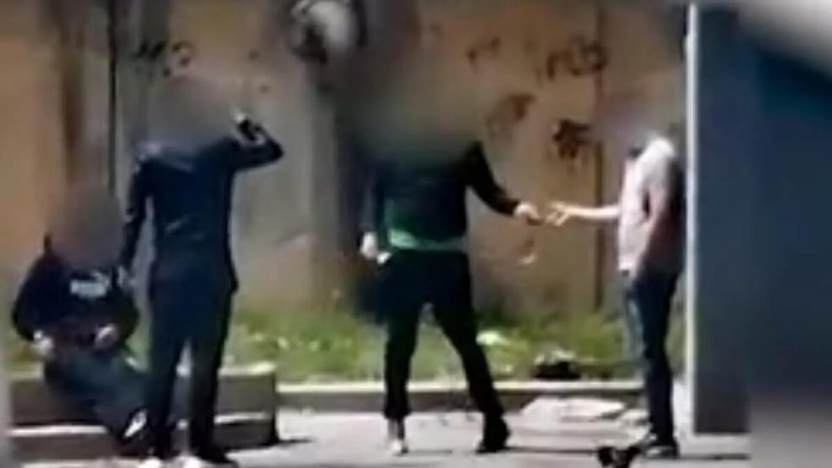 Spaccio fuori dalle scuole agli adolescenti: stroncata una banda di nigeriani - 