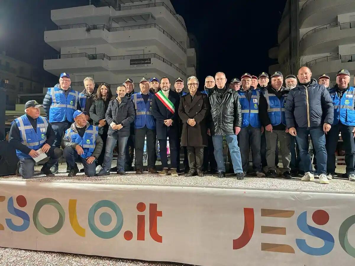 Carnevale Jesolano, in 60.000 per la sfilata dei carri -