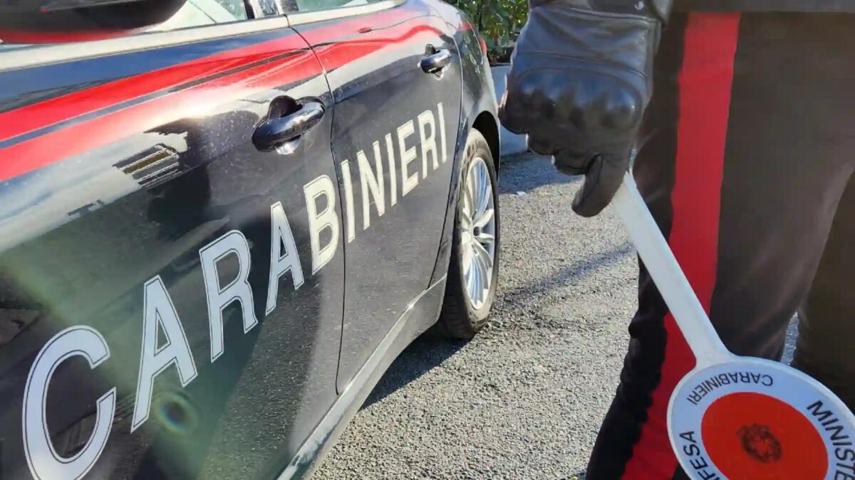 Perseguita i vicini di casa: arrestato per stalking dai Carabinieri - 