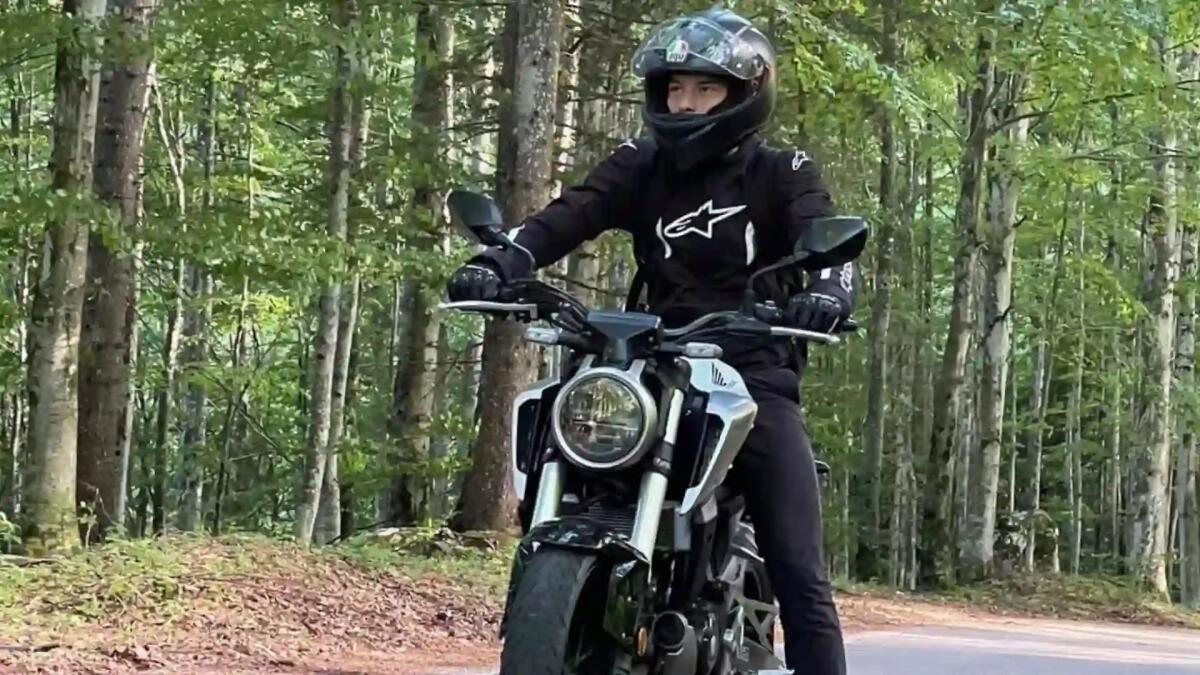 Sbanda e piomba con la moto contro un platano: morto il 19enne Edoardo Bernardi - 