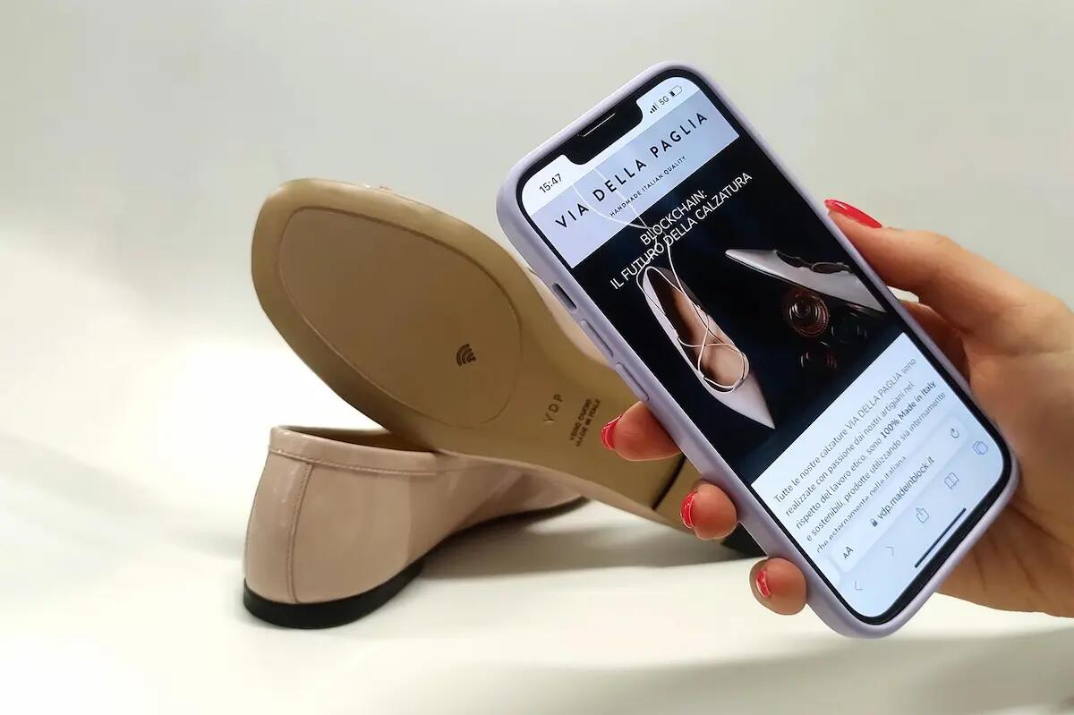 La prima scarpa artigianale disegnata dall'AI, nata a Padova, svelata al World AI Cannes Festival - 