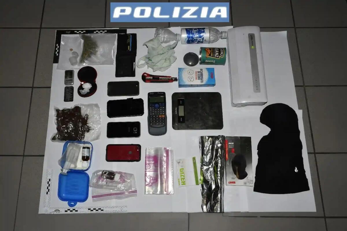 Mercato della droga in un appartamento di Pravisdomini: arrestato 27enne - 