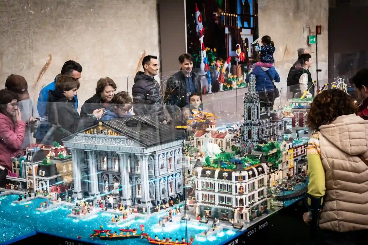 A Udine la mostra con una metropoli di mattoncini LEGO: aperture anche a Pasqua, Pasquetta e il 2 aprile -
