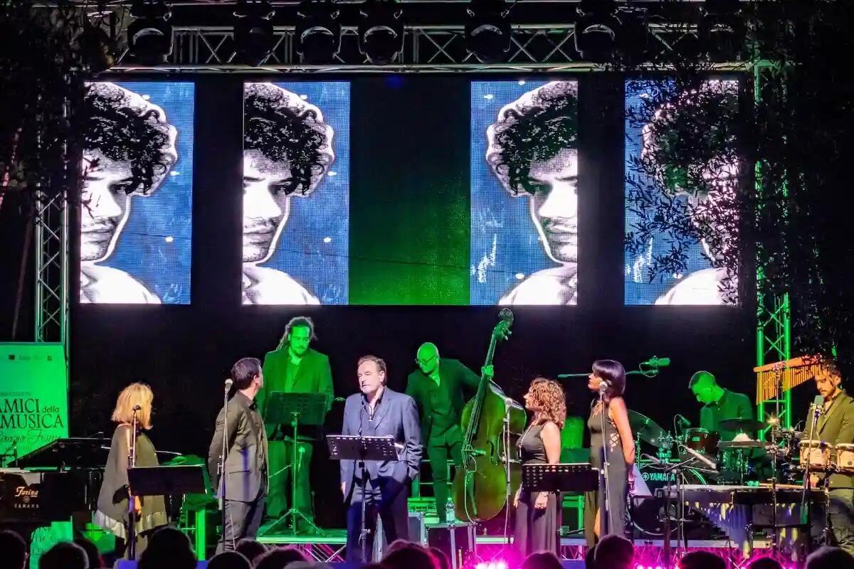 "Lucio incontra Lucio", Sebastiano Somma porta in scena un "incontro impossibile" a CortinAteatro - 