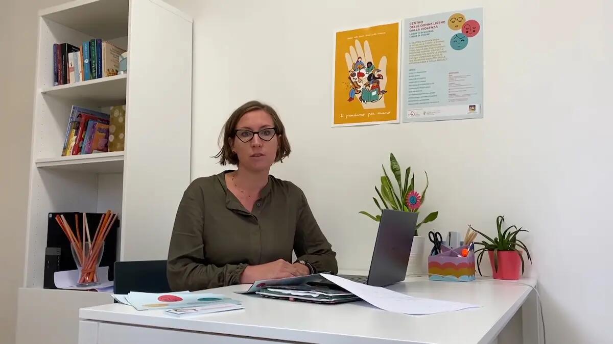 Il Centro Antiviolenza delle Donne Libere lancia la campagna "Fianco a Fianco" -