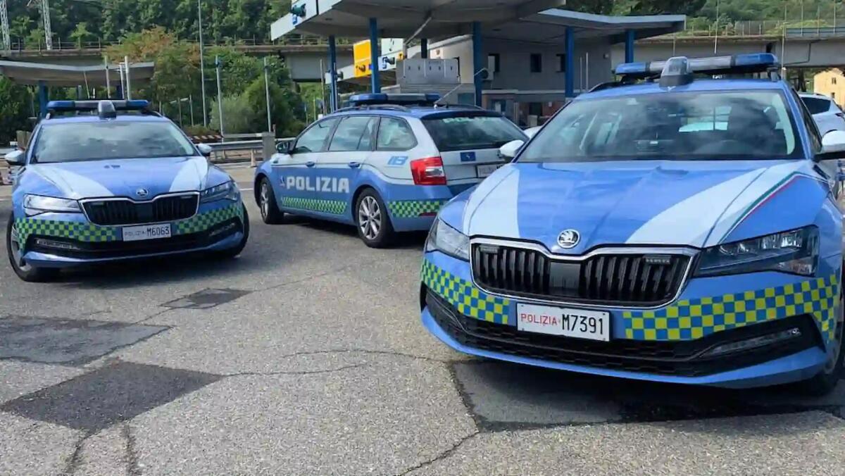 Fermato alla guida dell'auto in A4 senza patente: denunciato 36enne egiziano -