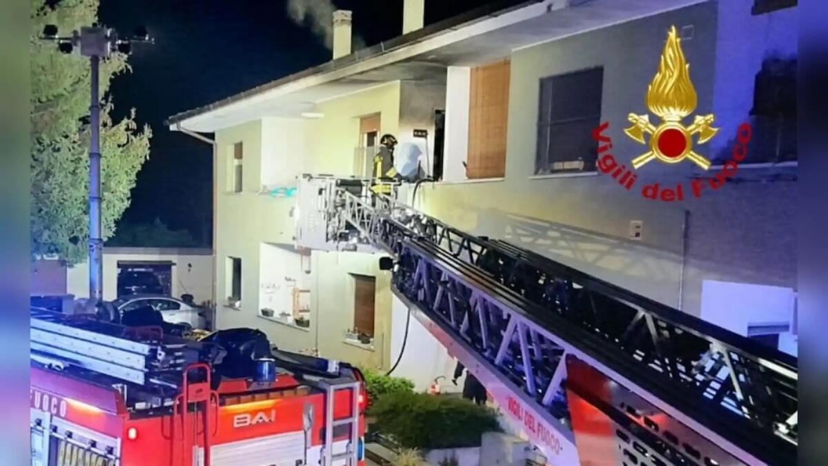 Scoppia l'incendio in appartamento a Casarsa della Delizia, proprietario in salvo - 