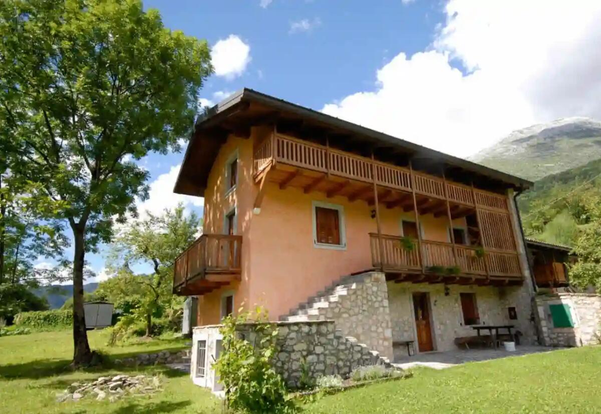 Possibilità in Val Resia per cambiare vita: all'asta ex scuola fra le montagne -