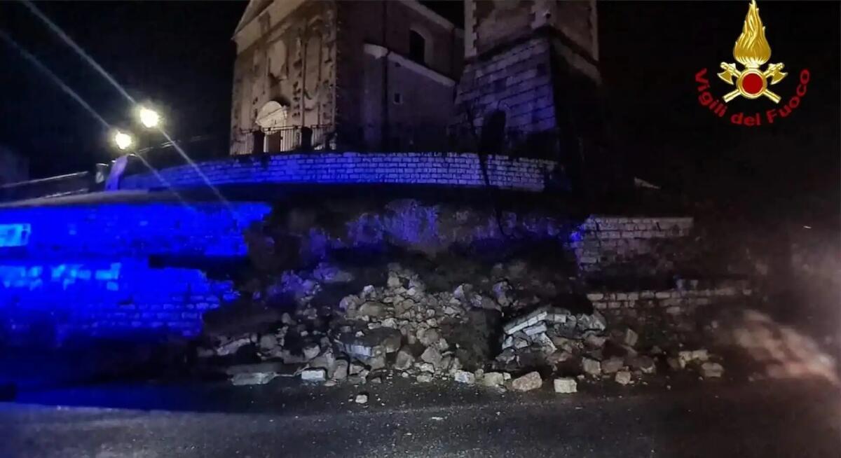 Muro crolla a causa della pioggia: arrivano i primi effetti del maltempo recente - 