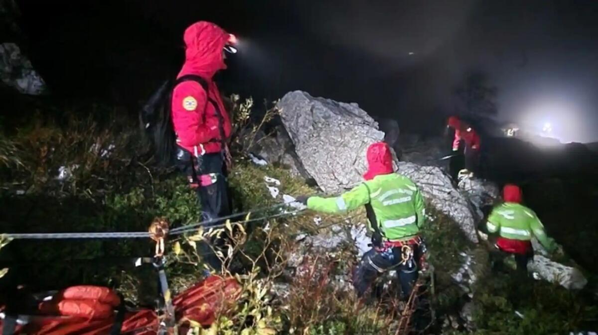 Perdono il sentiero tra le nuvole basse: soccorsi due giovani a Vito d'Asio - 