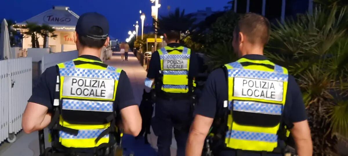 Polizia locale, a fine marzo la prima uscita con il taser - 